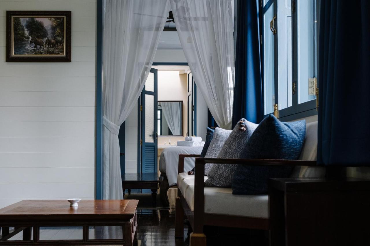 Hotel Baan Vajra à Bangkok Extérieur photo