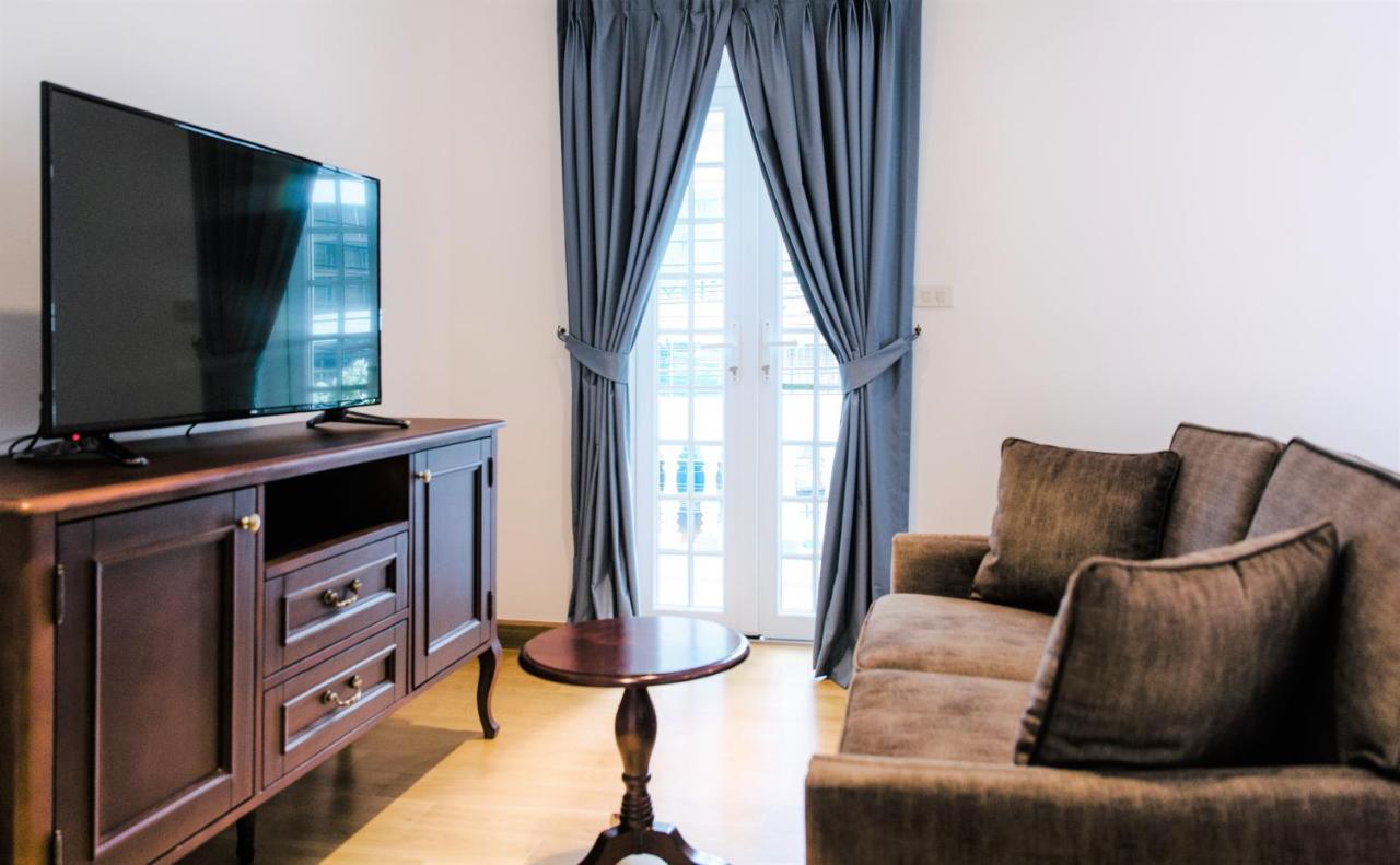 Hotel Baan Vajra à Bangkok Extérieur photo