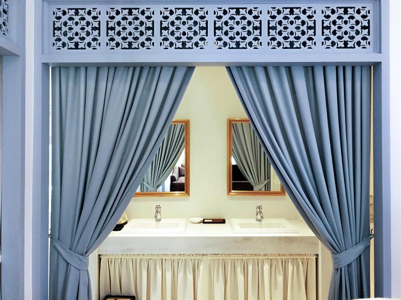 Hotel Baan Vajra à Bangkok Extérieur photo
